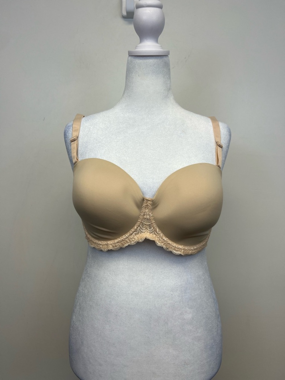 Unbranded Beige Lace Women’s Converting Bra from Straps to Strapless 36DD
